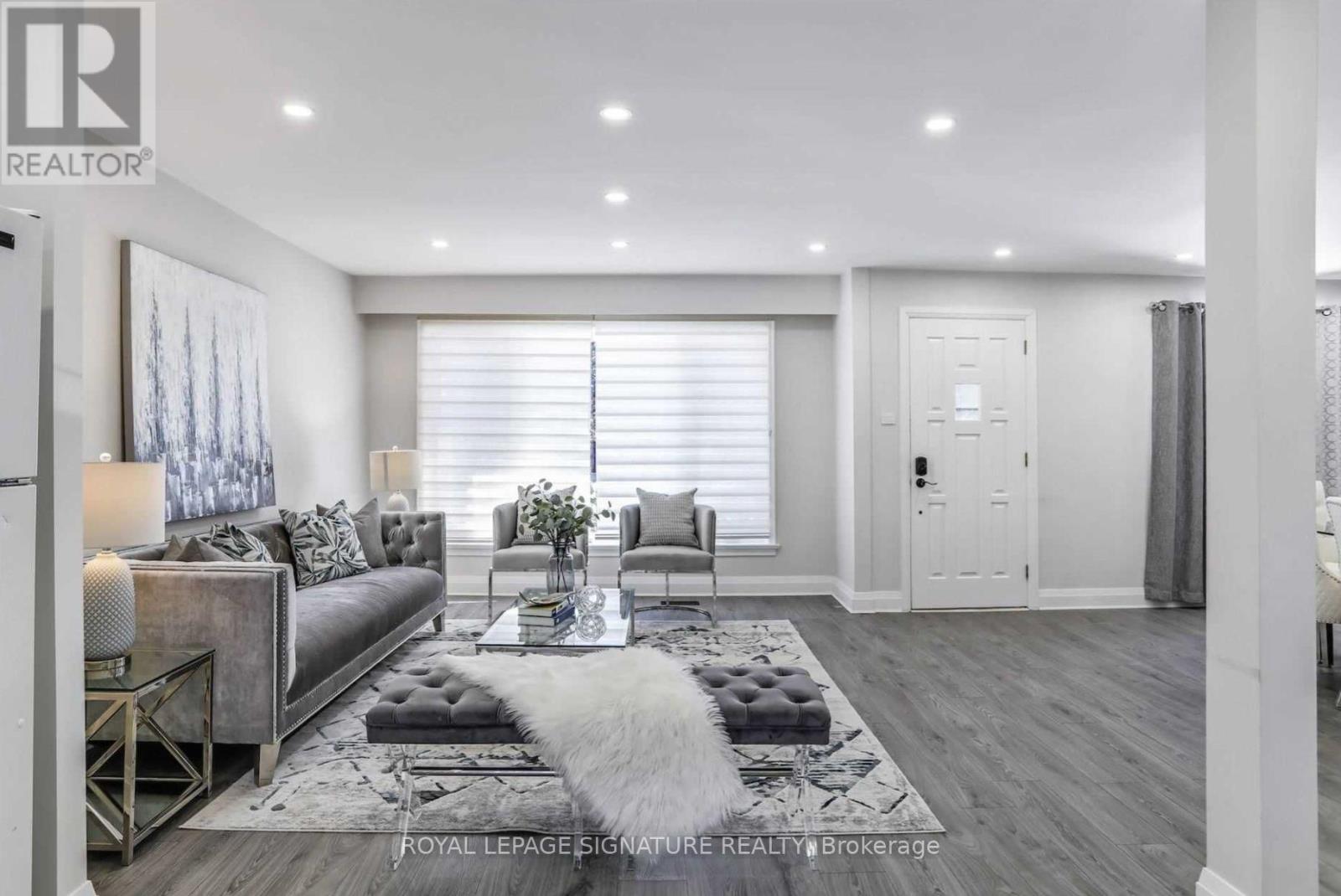 12 Beaverton Road N, Richmond Hill, Ontario  L4C 3J7 - Photo 3 - N13142522