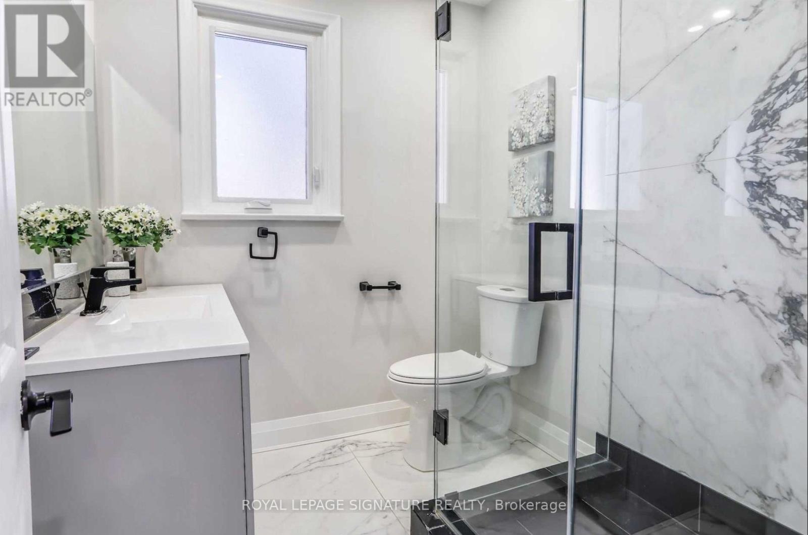12 Beaverton Road N, Richmond Hill, Ontario  L4C 3J7 - Photo 8 - N13142522