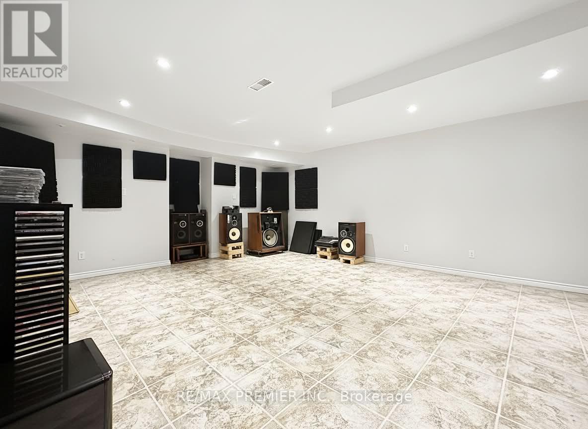 129 Ledge Rock Drive, Vaughan, Ontario  L4H 2G7 - Photo 11 - N13142524