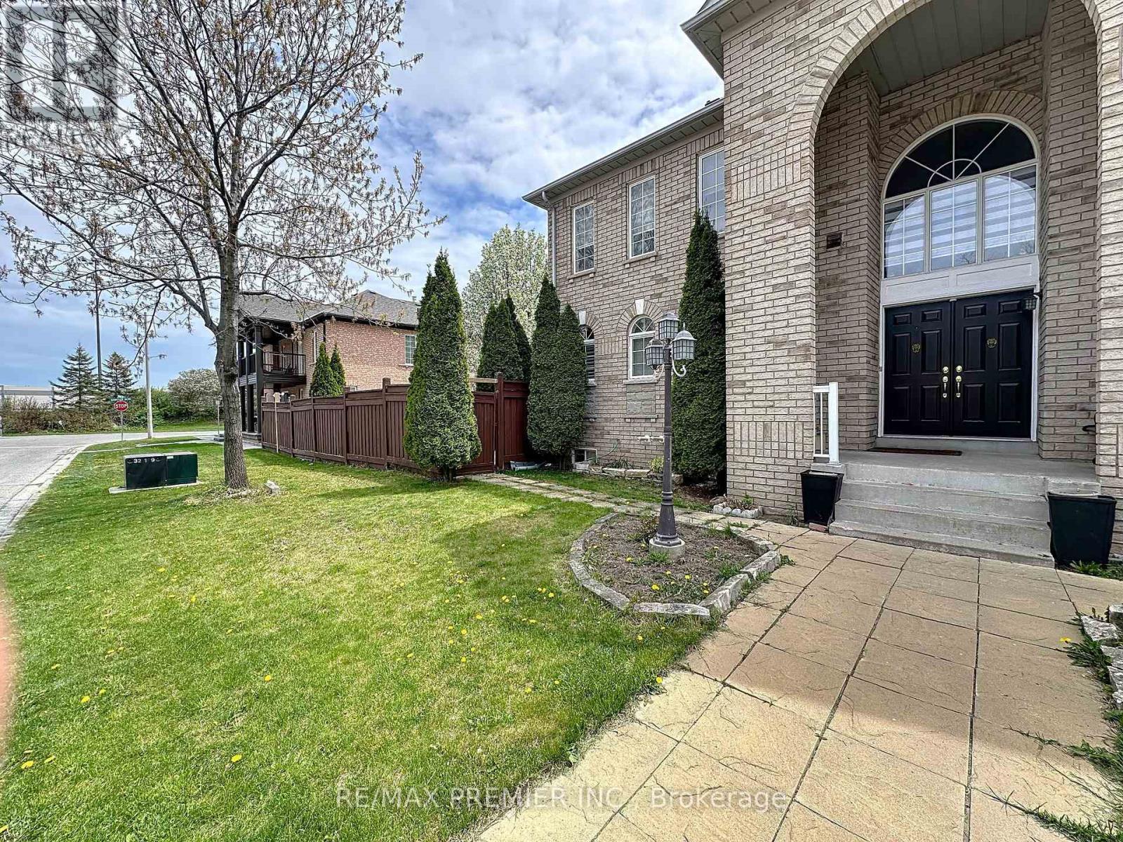 129 Ledge Rock Drive, Vaughan, Ontario  L4H 2G7 - Photo 2 - N13142524