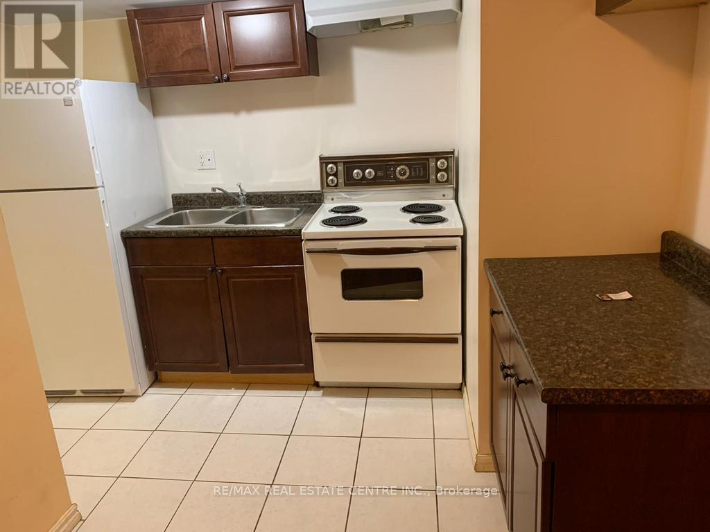 505 Rossellini Drive, Brampton, Ontario  L5W 1M5 - Photo 3 - W13142116