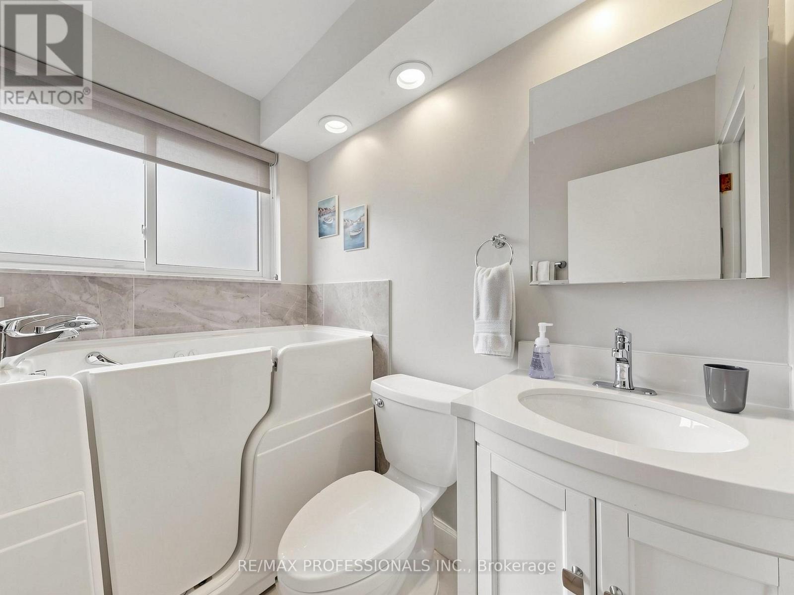 177 Elmhurst Drive, Toronto, Ontario  M9W 2L2 - Photo 20 - W13142142