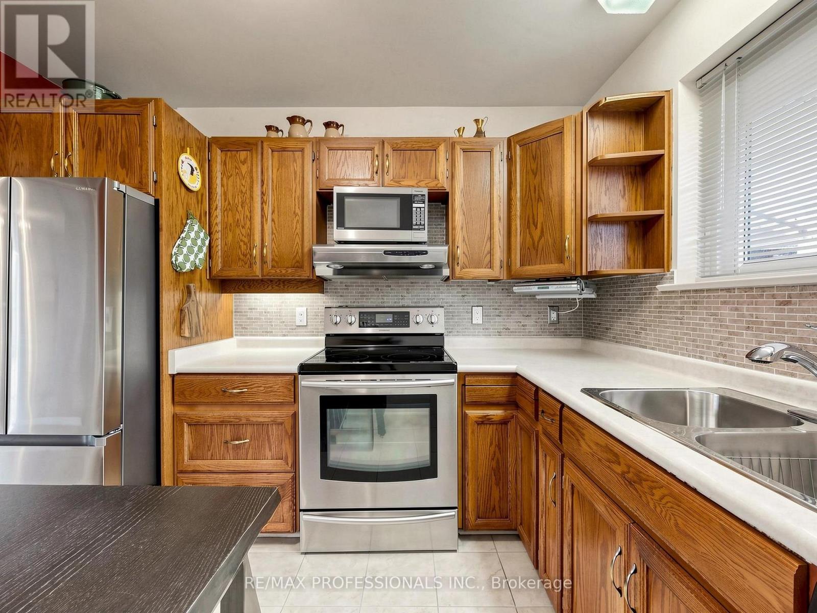 177 Elmhurst Drive, Toronto, Ontario  M9W 2L2 - Photo 8 - W13142142