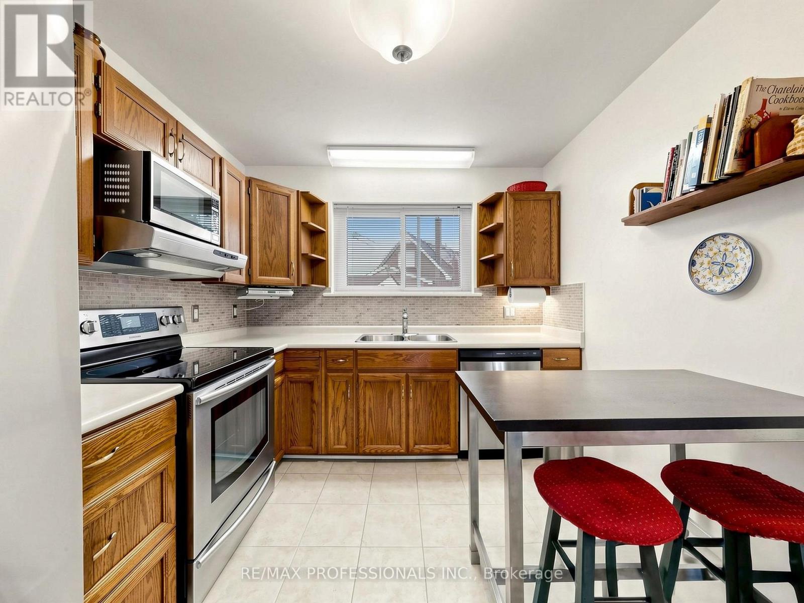 177 Elmhurst Drive, Toronto, Ontario  M9W 2L2 - Photo 9 - W13142142