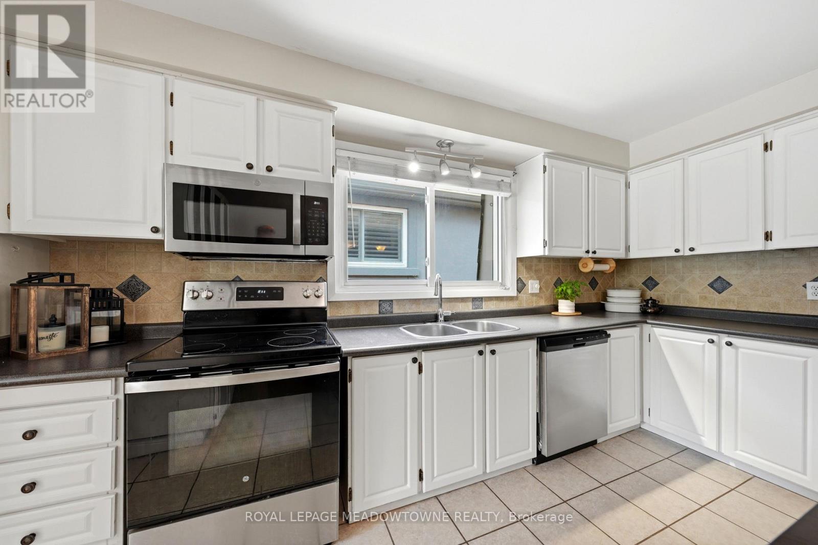 79 Mary Street, Halton Hills, Ontario  L7G 4V9 - Photo 14 - W13142148