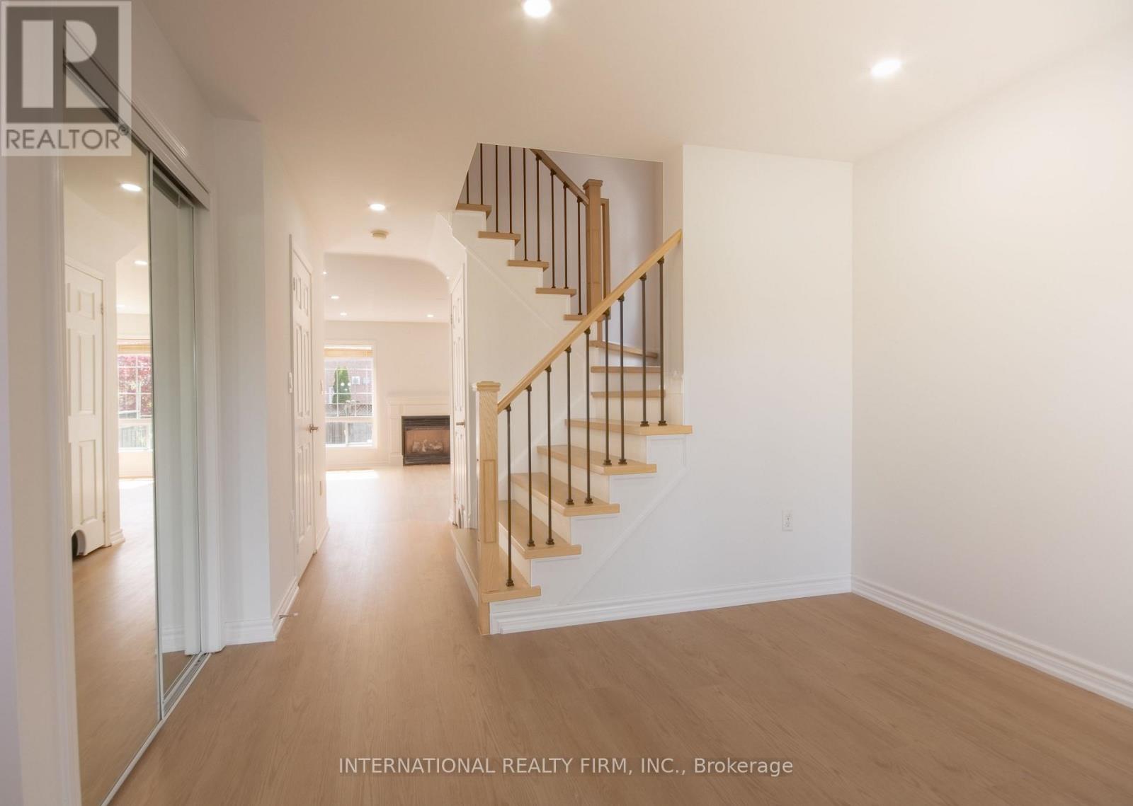 885 Gazley Circle, Milton, Ontario  L9T 6L7 - Photo 5 - W13142172