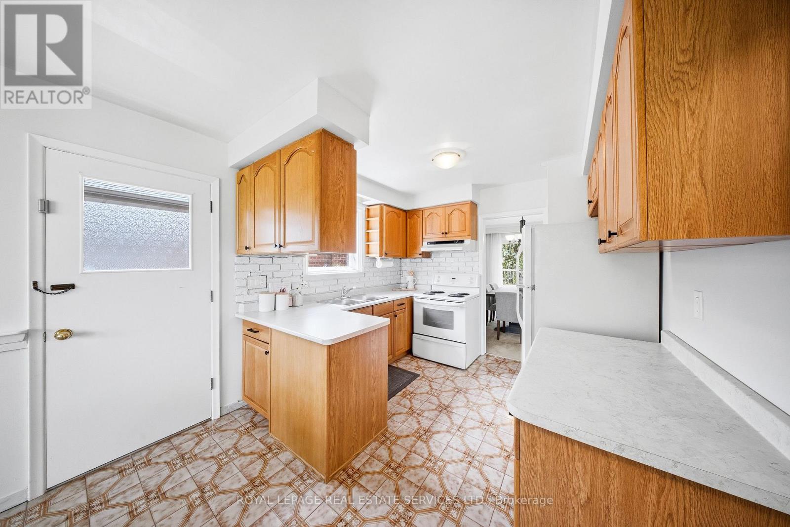 29 Norbert Crescent, Toronto, Ontario  M9C 3J8 - Photo 10 - W13142188