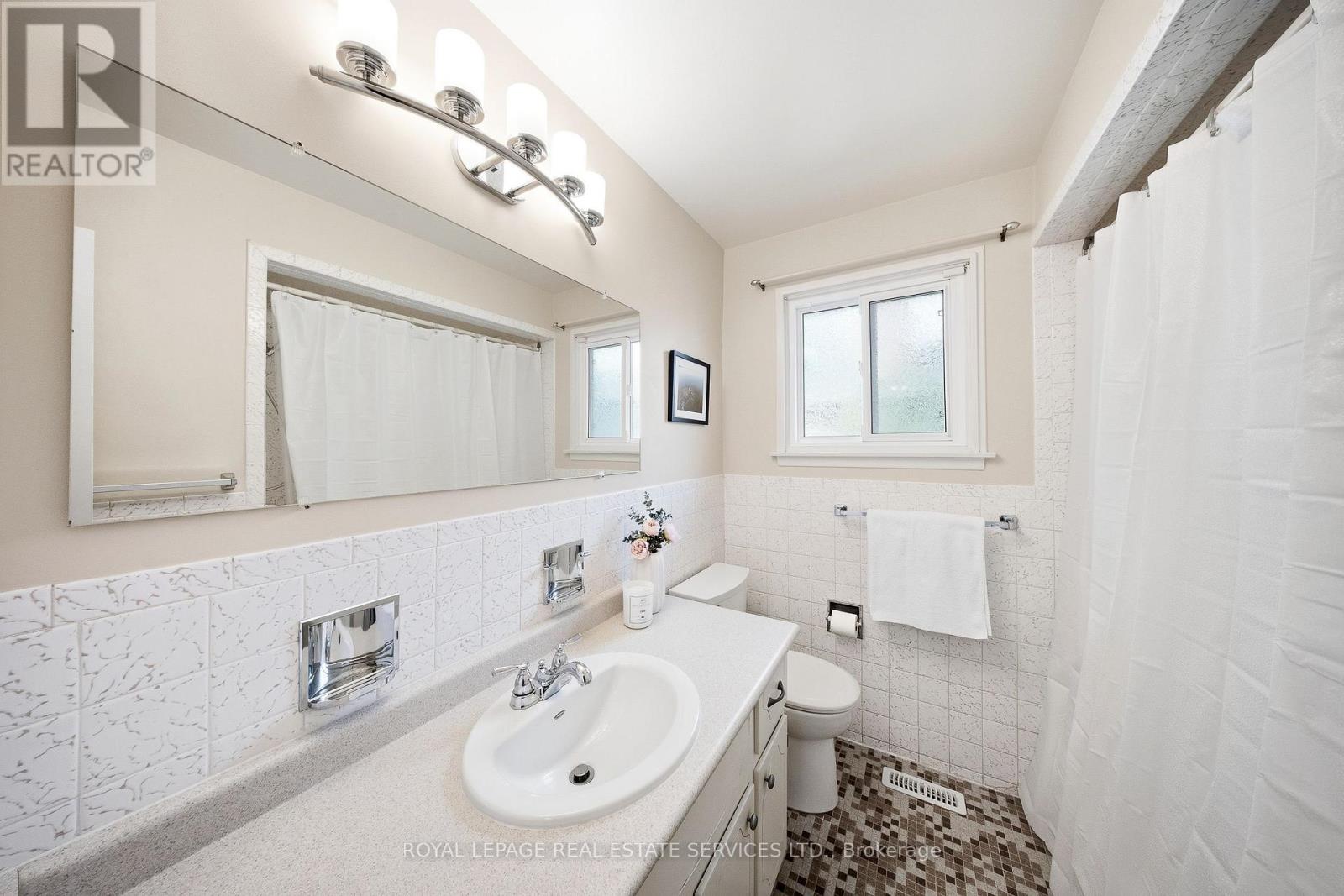 29 Norbert Crescent, Toronto, Ontario  M9C 3J8 - Photo 22 - W13142188