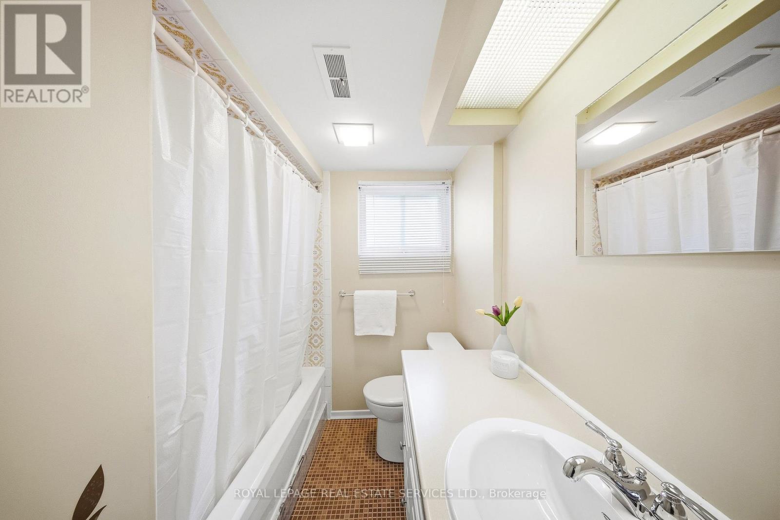 29 Norbert Crescent, Toronto, Ontario  M9C 3J8 - Photo 34 - W13142188