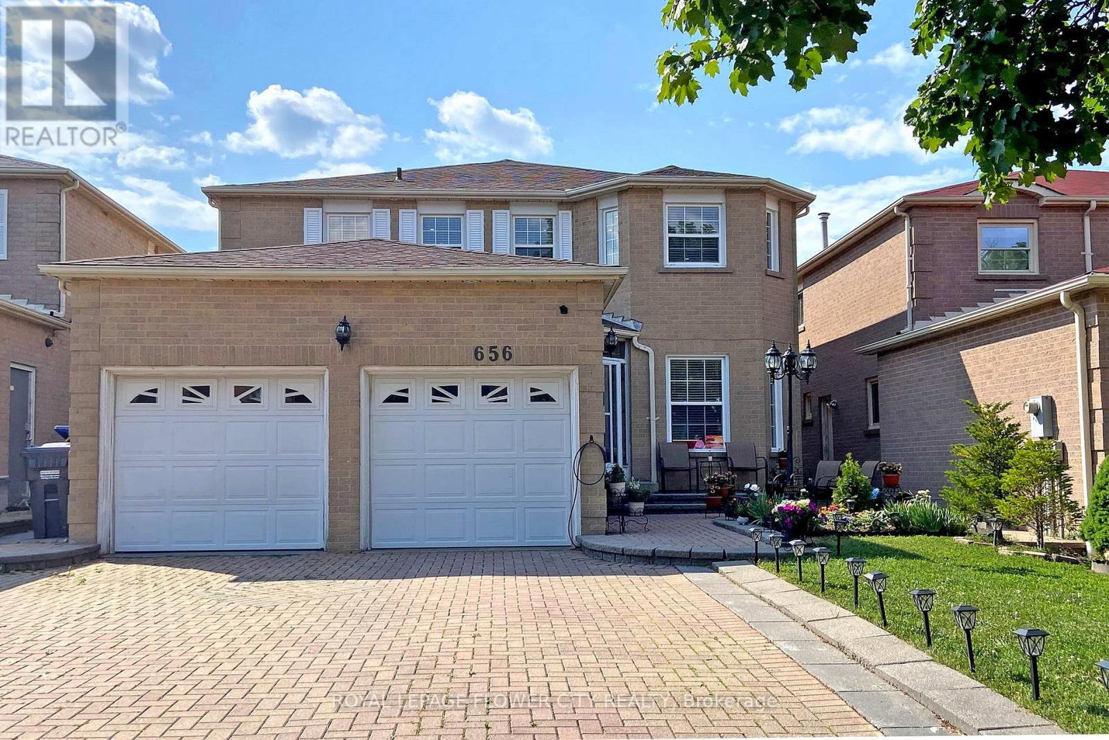 656 Esprit Crescent, Mississauga, Ontario  L5R 3B9 - Photo 1 - W13142194