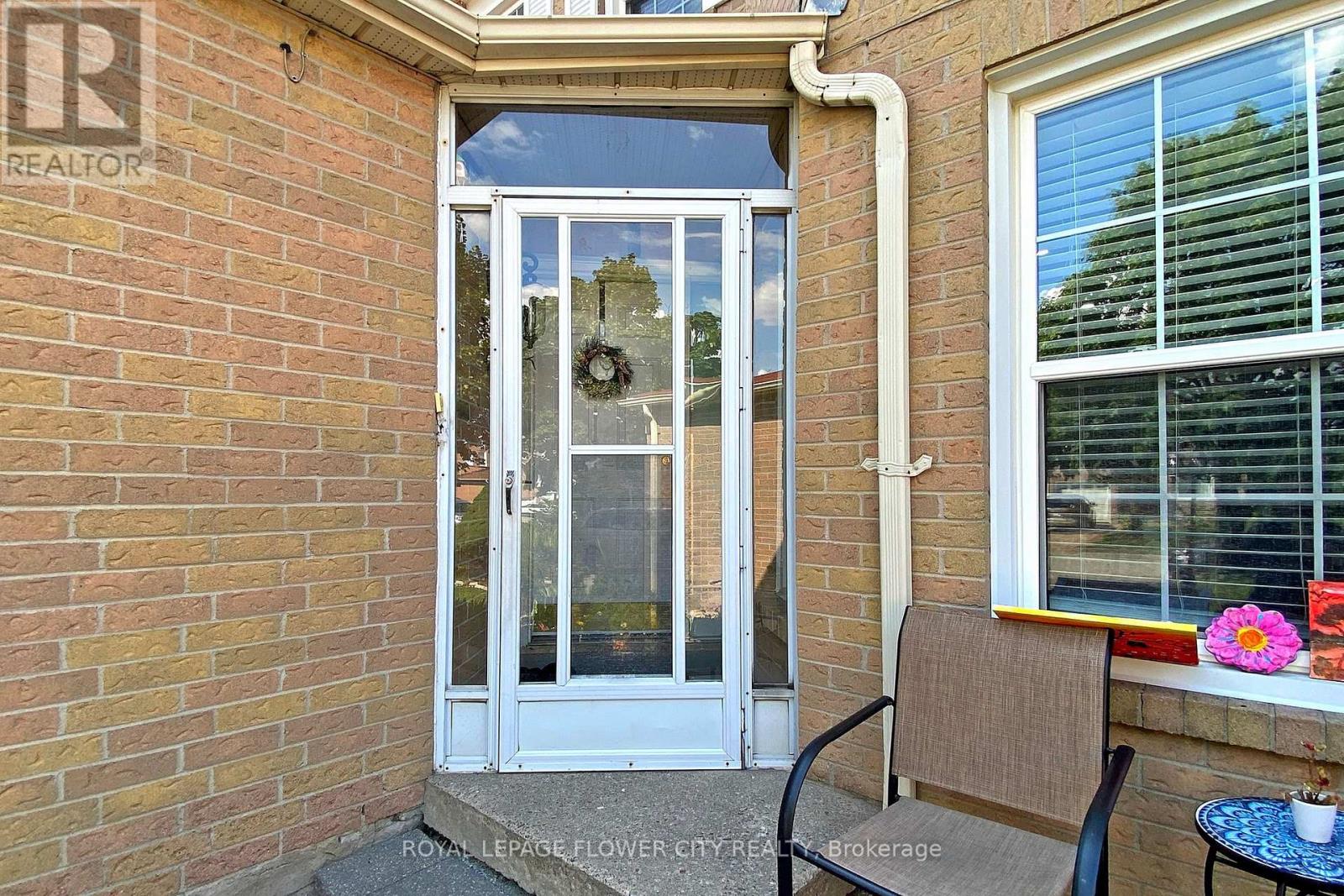 656 Esprit Crescent, Mississauga, Ontario  L5R 3B9 - Photo 3 - W13142194