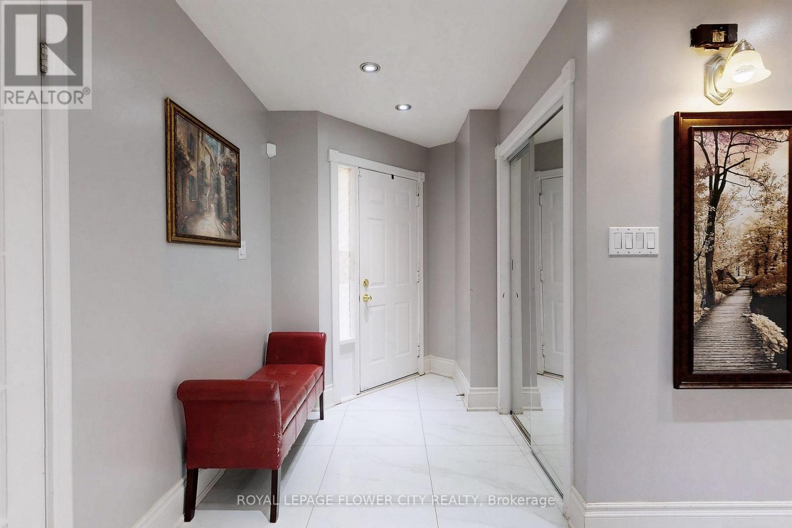 656 Esprit Crescent, Mississauga, Ontario  L5R 3B9 - Photo 4 - W13142194