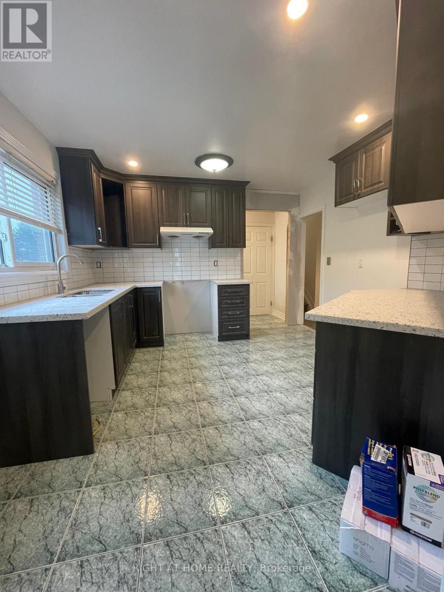 MAIN - 135 AVONDALE BOULEVARD, Brampton, Ontario