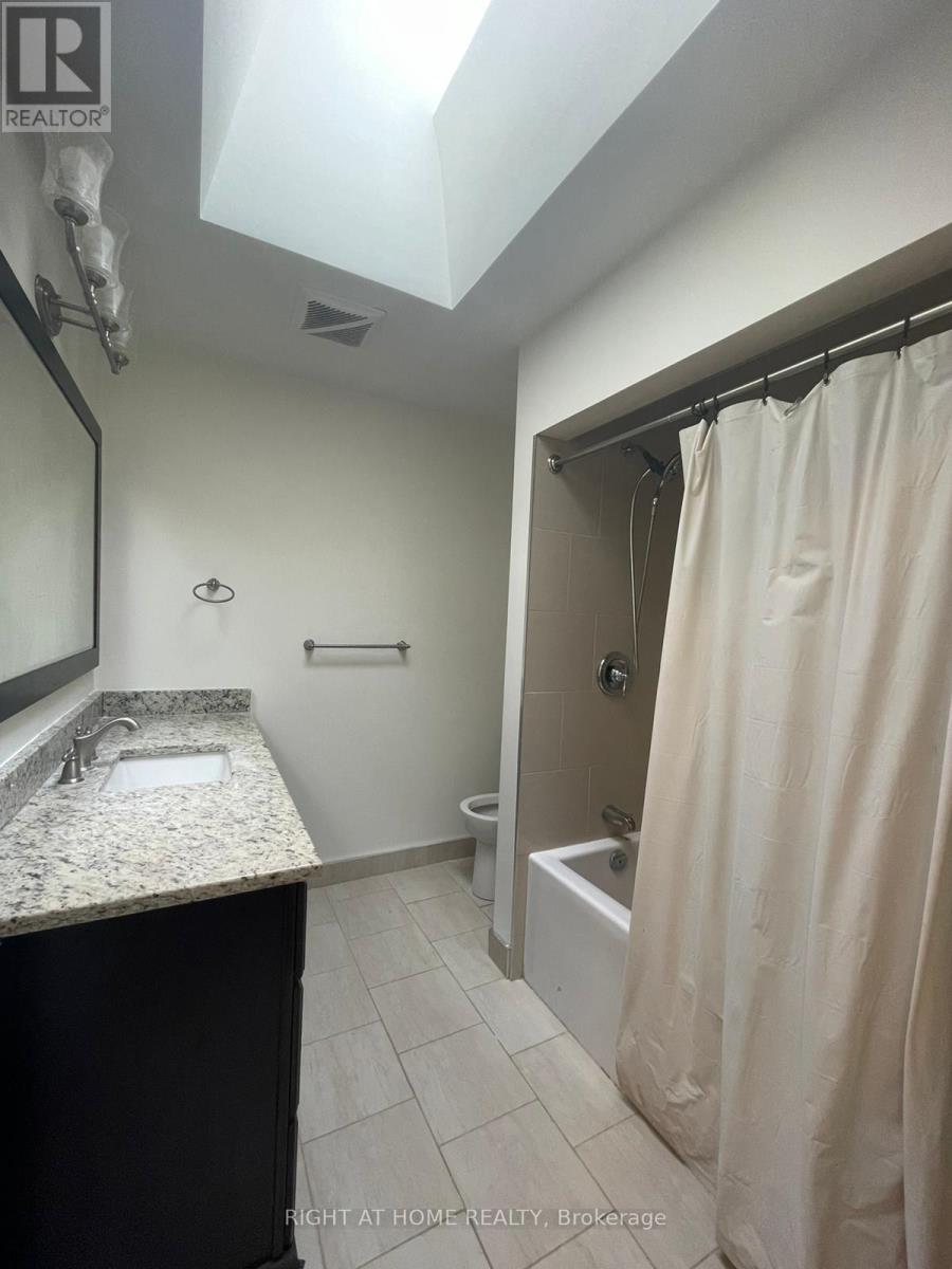 Main - 135 Avondale Boulevard, Brampton, Ontario  L6T 1H5 - Photo 3 - W13142220