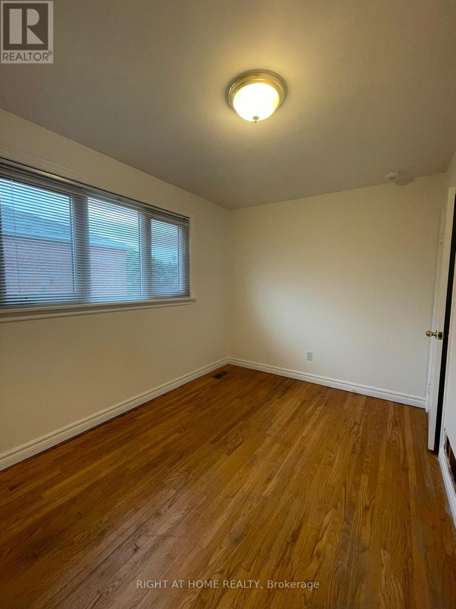 Main - 135 Avondale Boulevard, Brampton, Ontario  L6T 1H5 - Photo 4 - W13142220