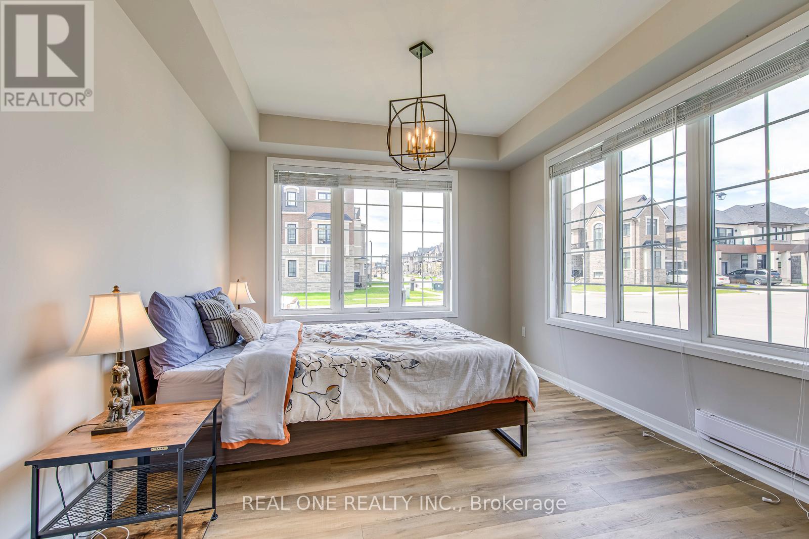 1402 Lakeport Crescent, Oakville, Ontario  L6H 3S1 - Photo 4 - W13142288