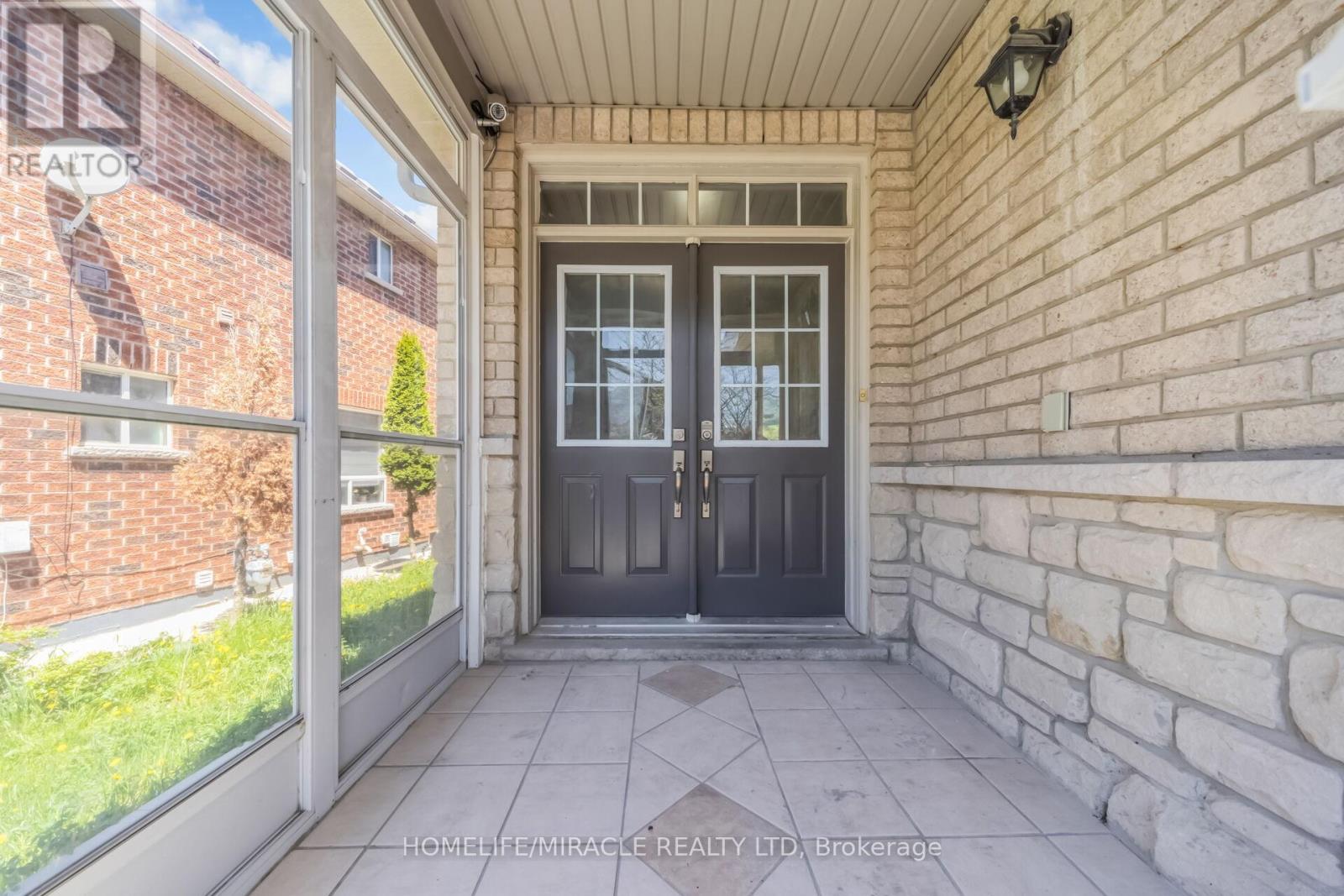 5 Cherryplum Way, Brampton, Ontario  L6S 6J8 - Photo 5 - W13142312