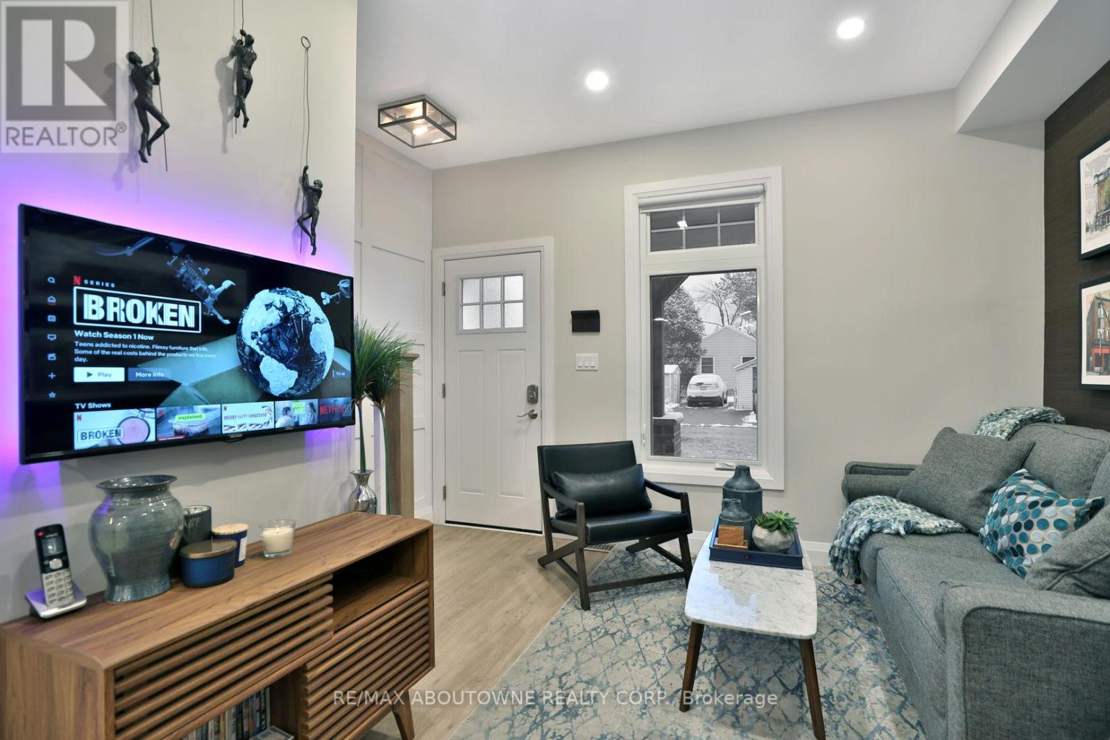 31-33 Hawthorne Avenue, Hamilton, Ontario  L8P 4P7 - Photo 5 - X13142332