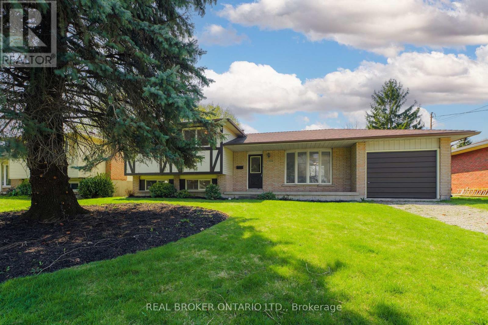 194 FIDDLERS GREEN ROAD, Hamilton, Ontario
