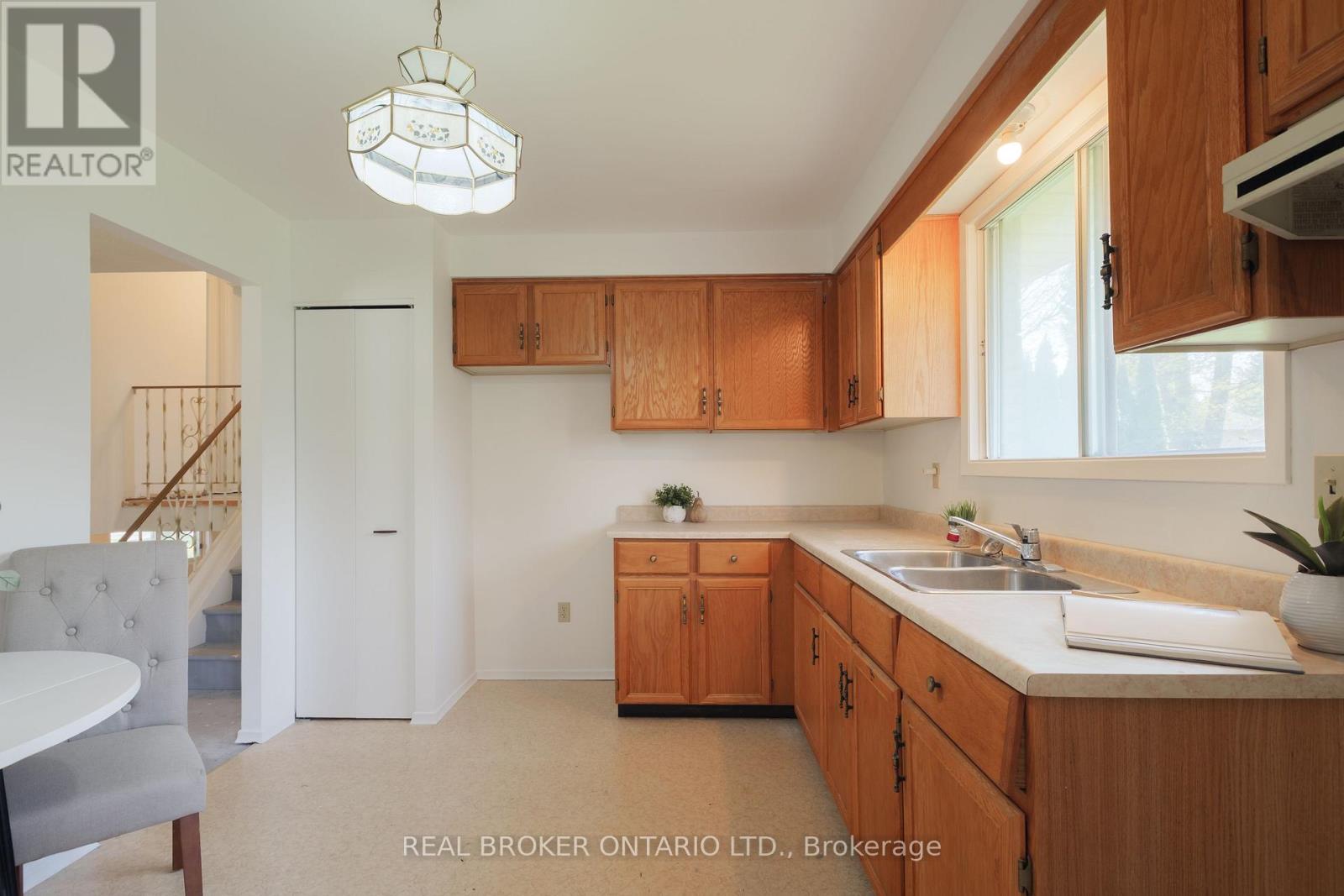 194 Fiddlers Green Road, Hamilton, Ontario  L9G 1W6 - Photo 9 - X13142358