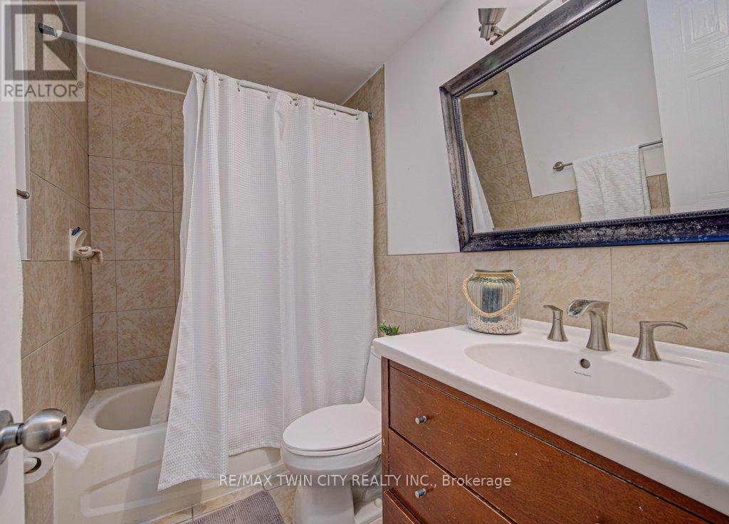 237b Thistleglen Place, Waterloo, Ontario  N2T 2A6 - Photo 22 - X13142468