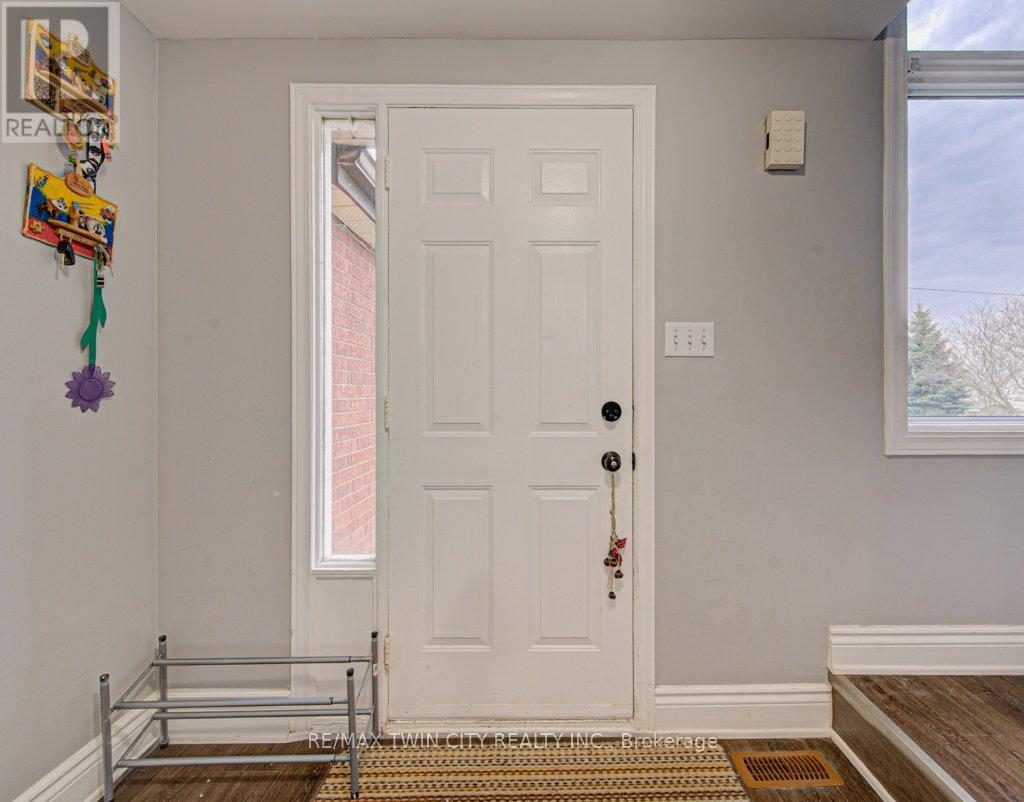 237b Thistleglen Place, Waterloo, Ontario  N2T 2A6 - Photo 4 - X13142468