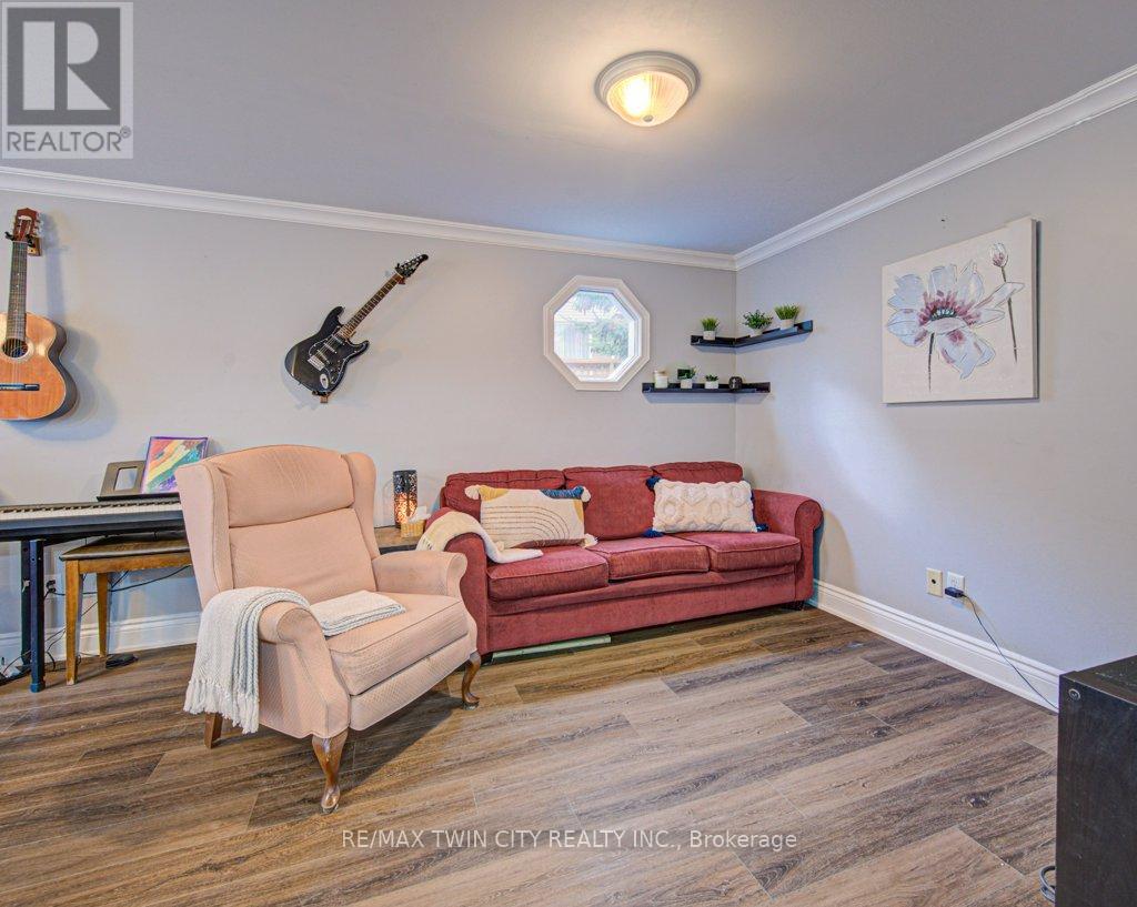 237b Thistleglen Place, Waterloo, Ontario  N2T 2A6 - Photo 8 - X13142468