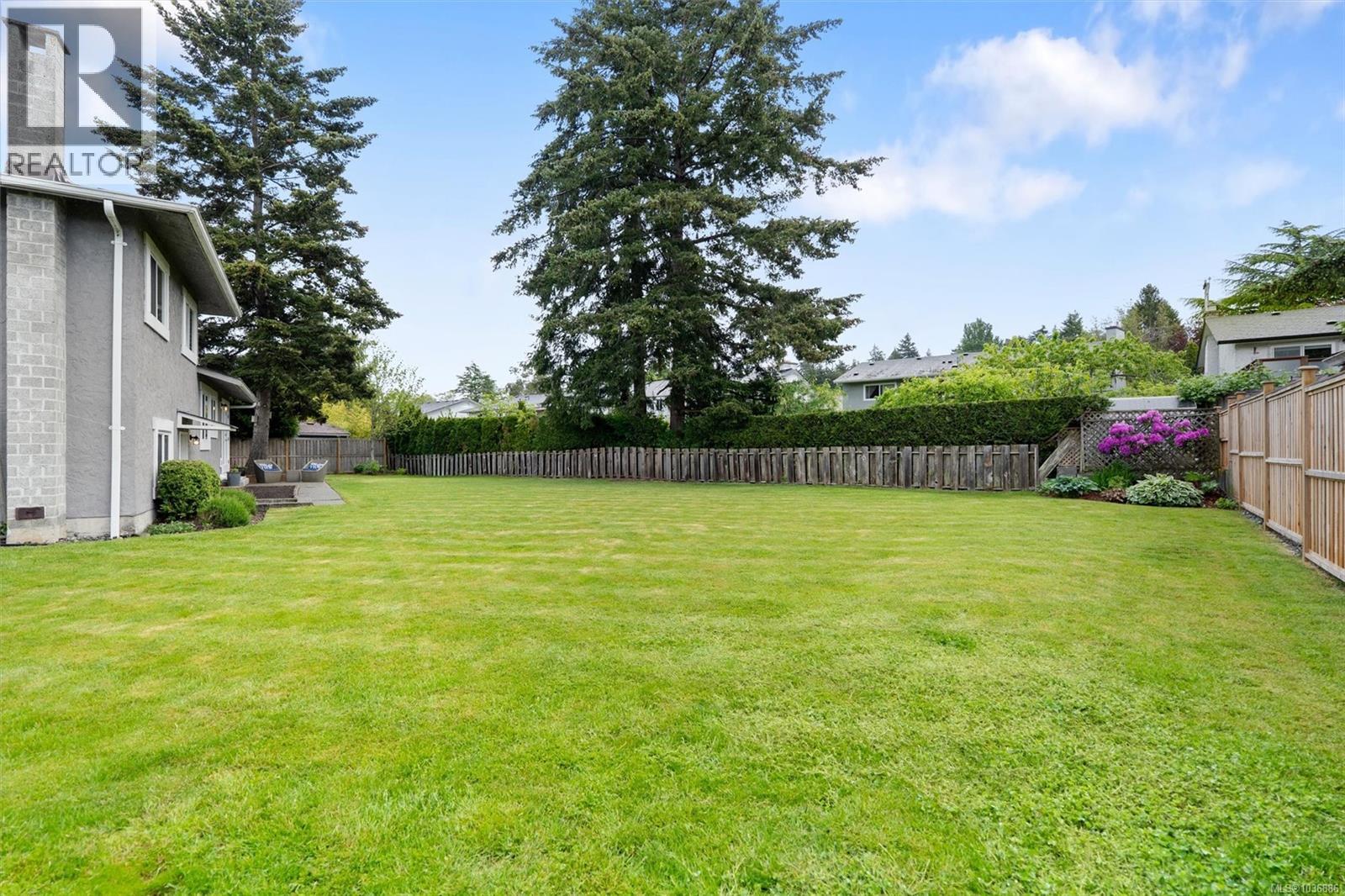 1582 Fremont Pl, Saanich, British Columbia  V8N 4Y5 - Photo 31 - 1036886
