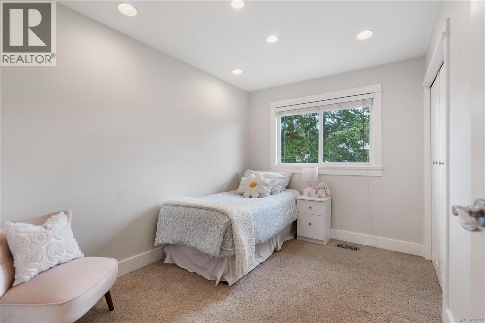 1582 Fremont Pl, Saanich, British Columbia  V8N 4Y5 - Photo 17 - 1036886