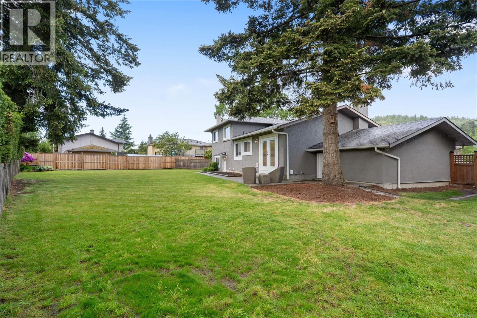 1582 Fremont Pl, Saanich, British Columbia  V8N 4Y5 - Photo 30 - 1036886