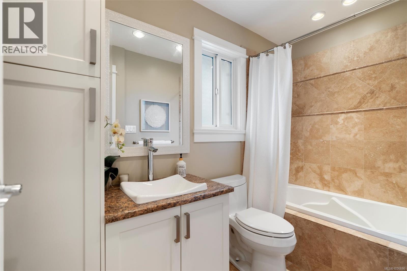 1582 Fremont Pl, Saanich, British Columbia  V8N 4Y5 - Photo 19 - 1036886