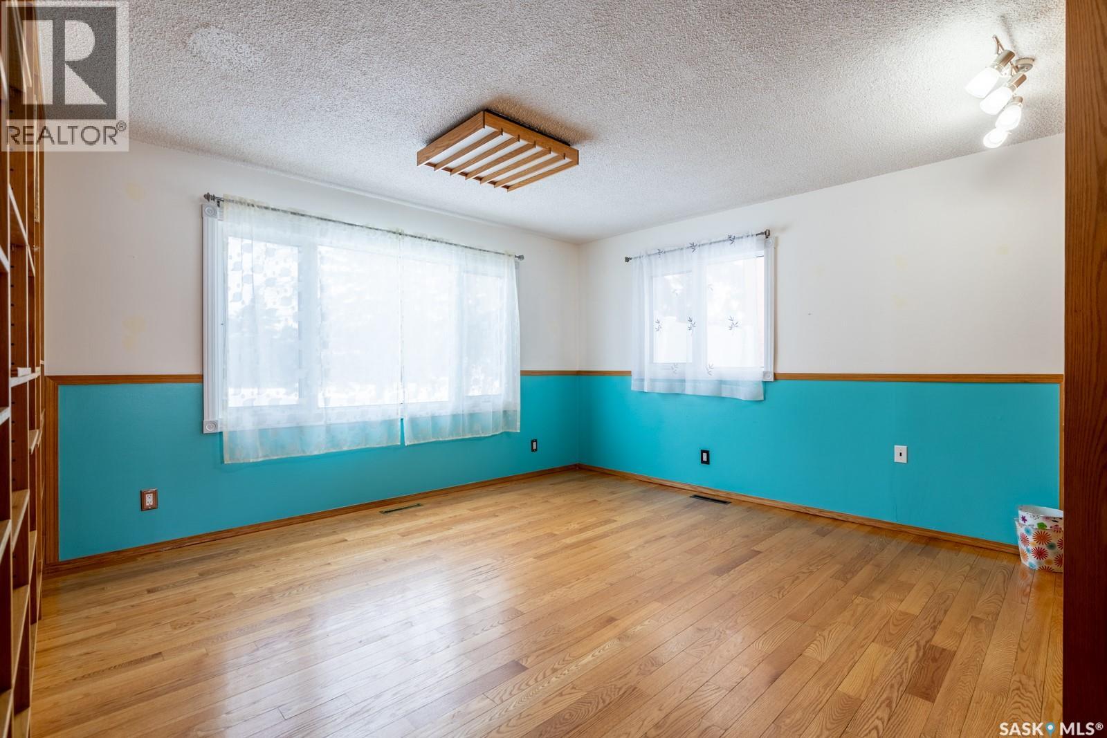 6 Hogarth Place, Regina, Saskatchewan  S4S 4J8 - Photo 15 - SK036334
