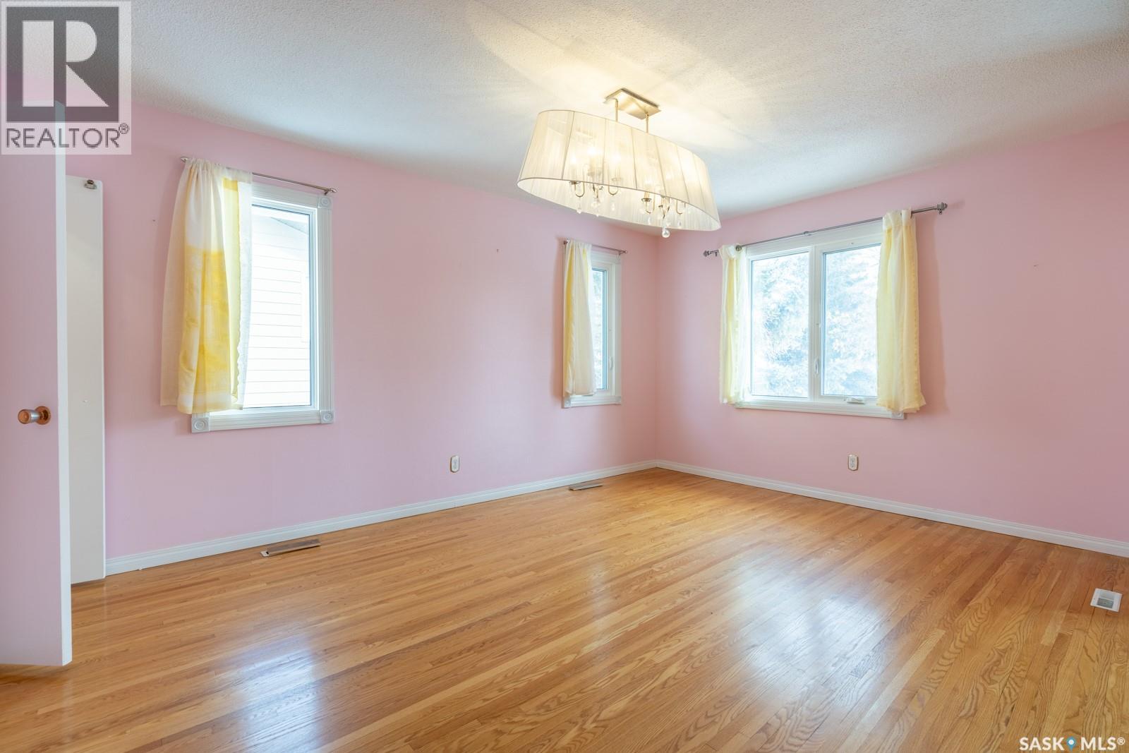 6 Hogarth Place, Regina, Saskatchewan  S4S 4J8 - Photo 17 - SK036334