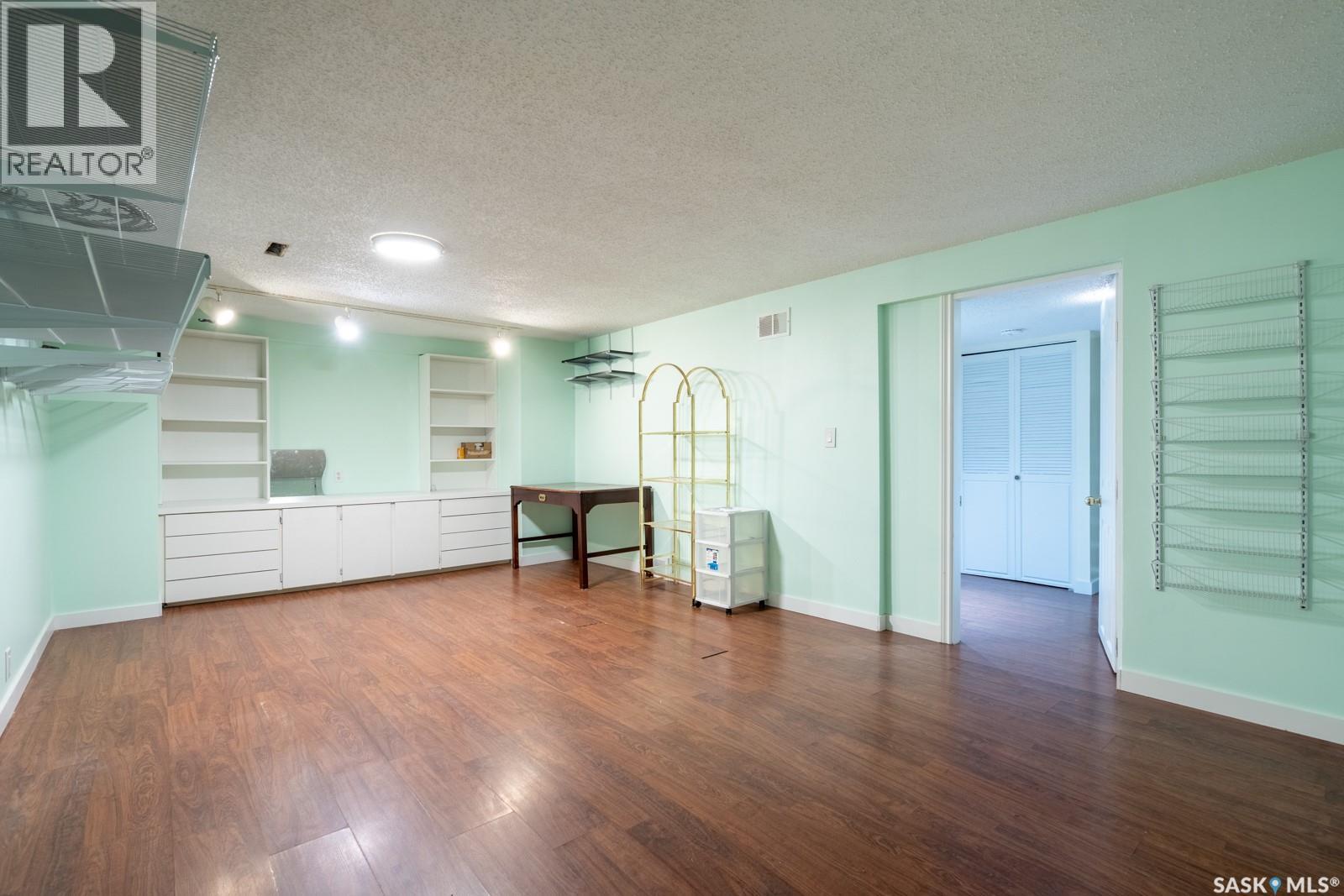 6 Hogarth Place, Regina, Saskatchewan  S4S 4J8 - Photo 25 - SK036334