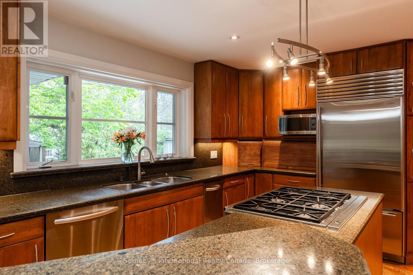 237 Burgundy Drive, Oakville, Ontario  L6J 4G2 - Photo 11 - W13142768