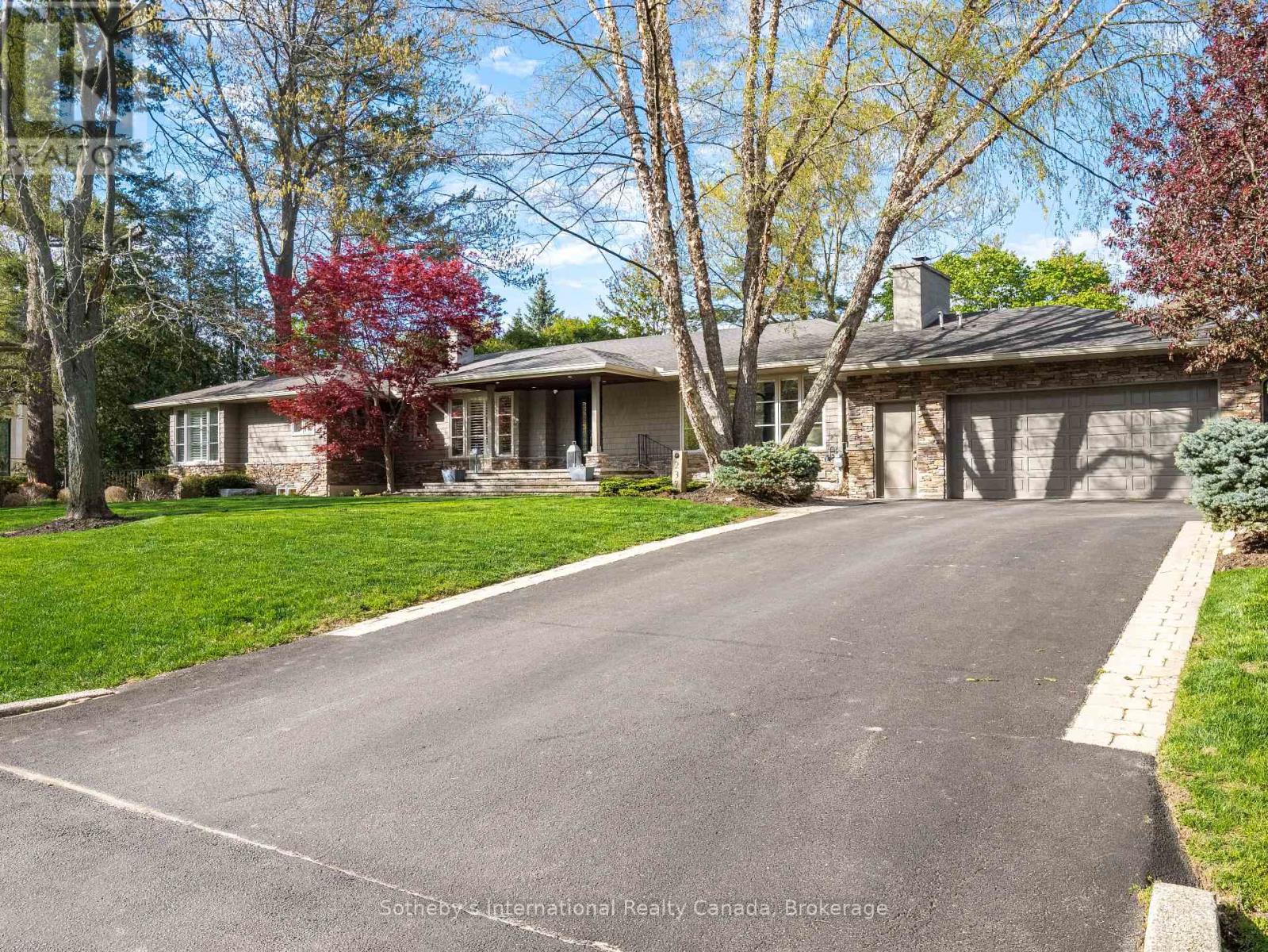 237 Burgundy Drive, Oakville, Ontario  L6J 4G2 - Photo 2 - W13142768