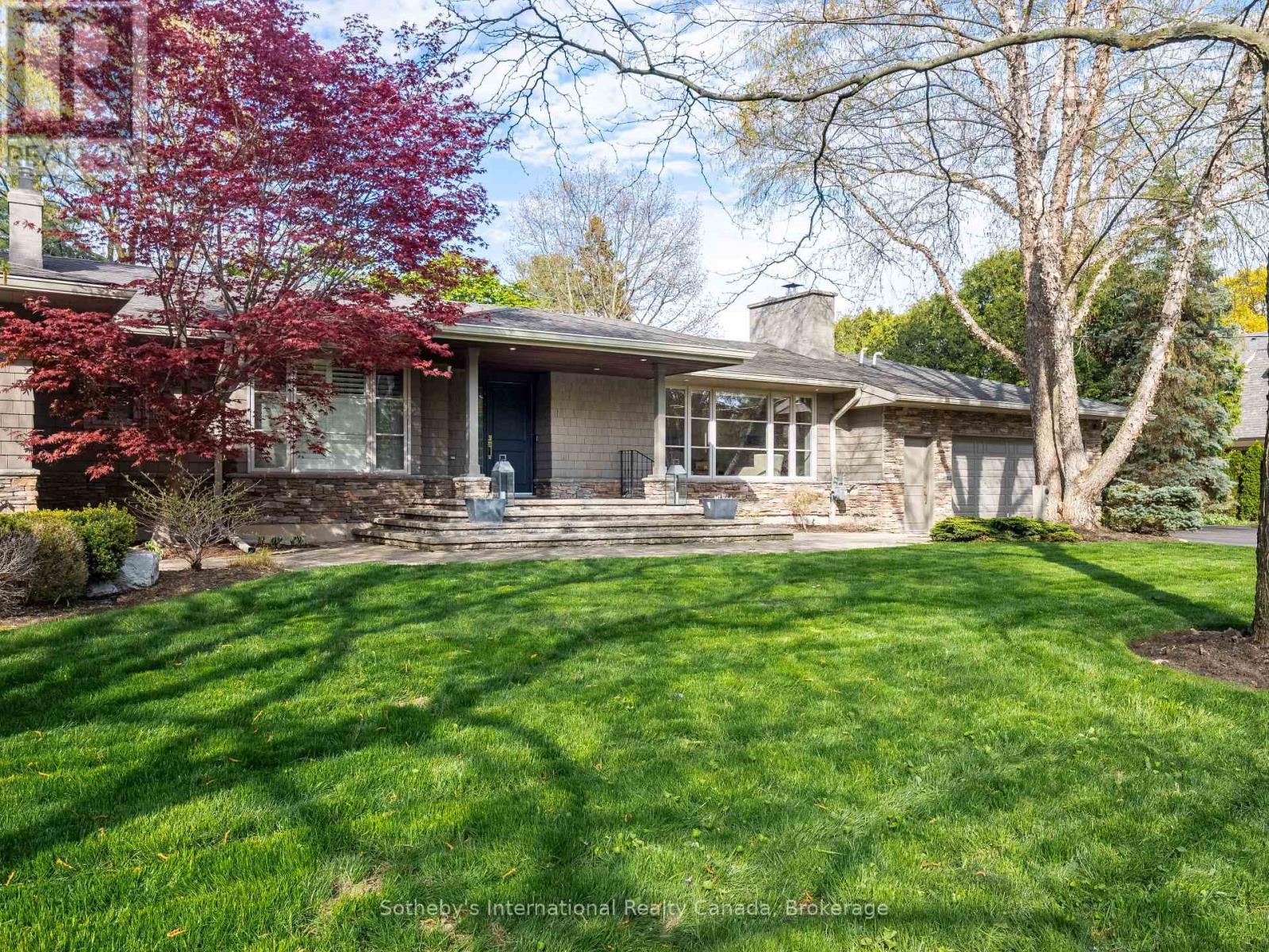 237 Burgundy Drive, Oakville, Ontario  L6J 4G2 - Photo 3 - W13142768
