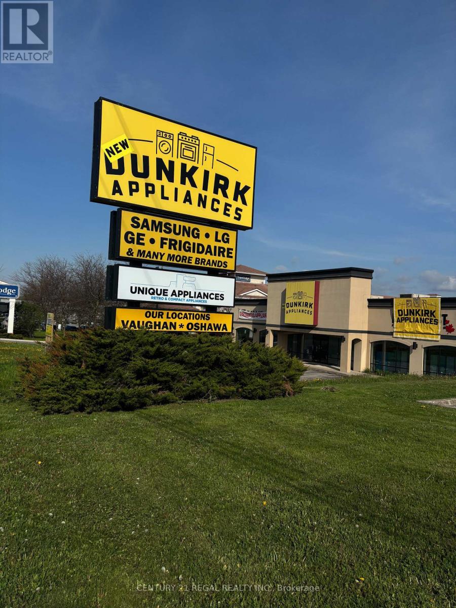 900 CHAMPLAIN AVENUE, Oshawa, Ontario