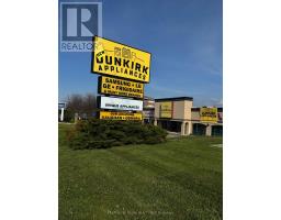 900 CHAMPLAIN AVENUE, Oshawa, Ontario