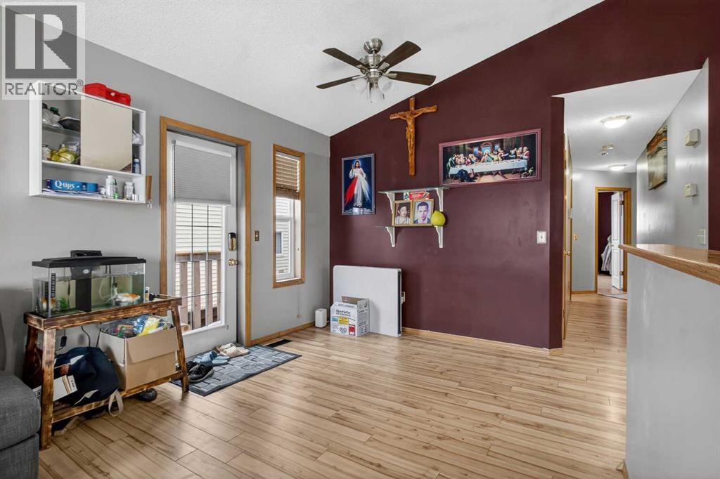 40 Erin Circle Se, Calgary, Alberta  T2B 3H9 - Photo 7 - A2304567