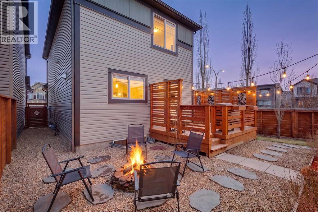 8 Walgrove Green Se, Calgary, Alberta  T2X 2H8 - Photo 3 - A2305547