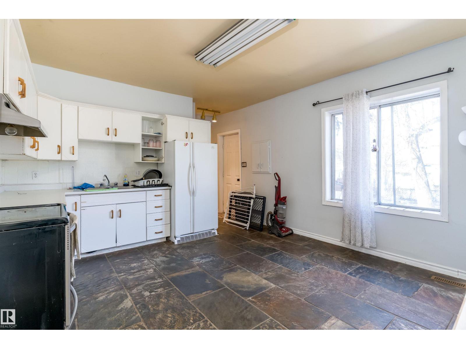 12770 117 St Nw, Edmonton, Alberta  T5E 5J5 - Photo 9 - E4488531