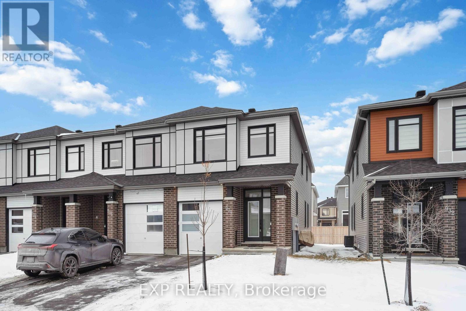 934 Clarkia Street, Ottawa, Ontario  K1T 0Y1 - Photo 1 - X13142548