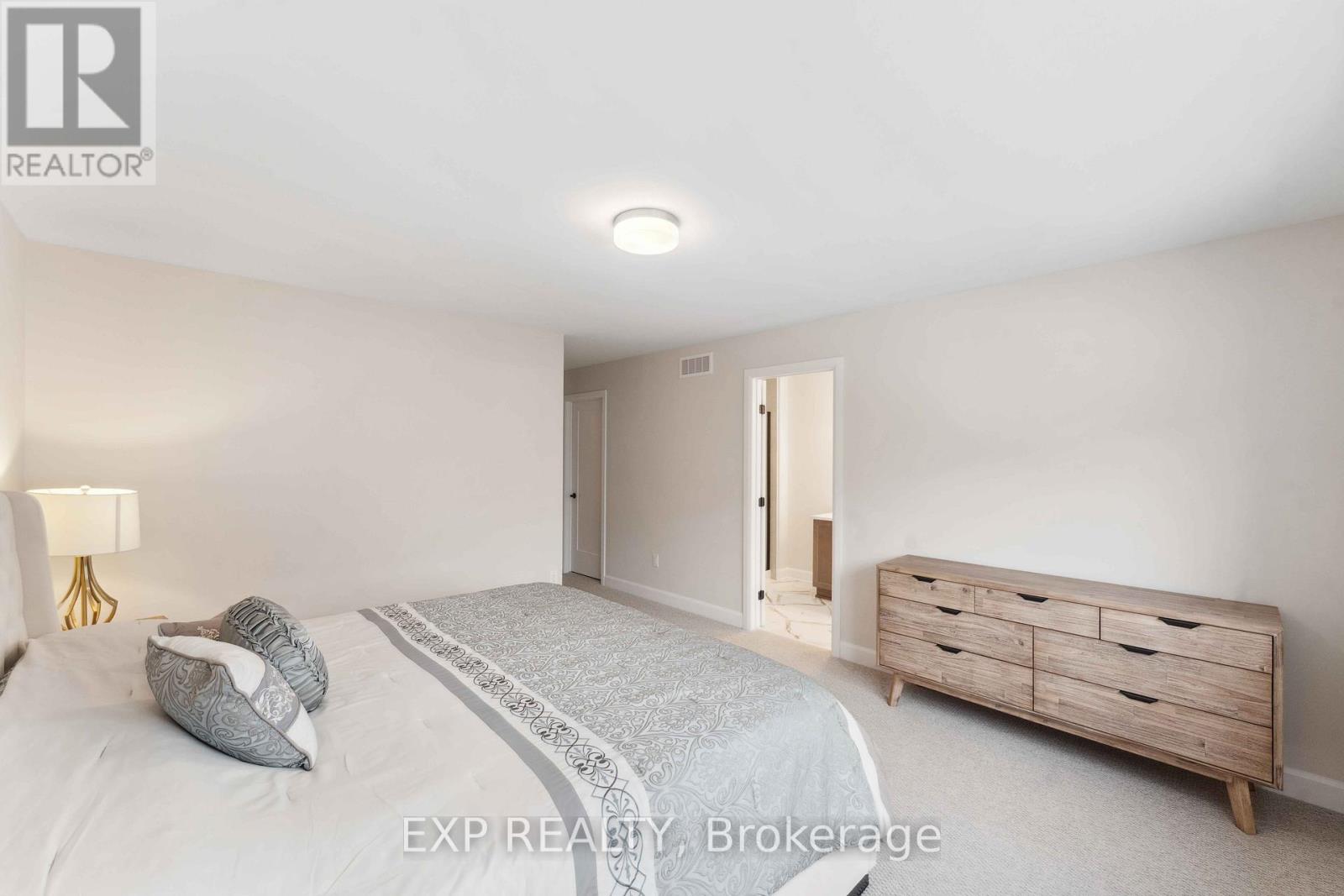 934 Clarkia Street, Ottawa, Ontario  K1T 0Y1 - Photo 13 - X13142556