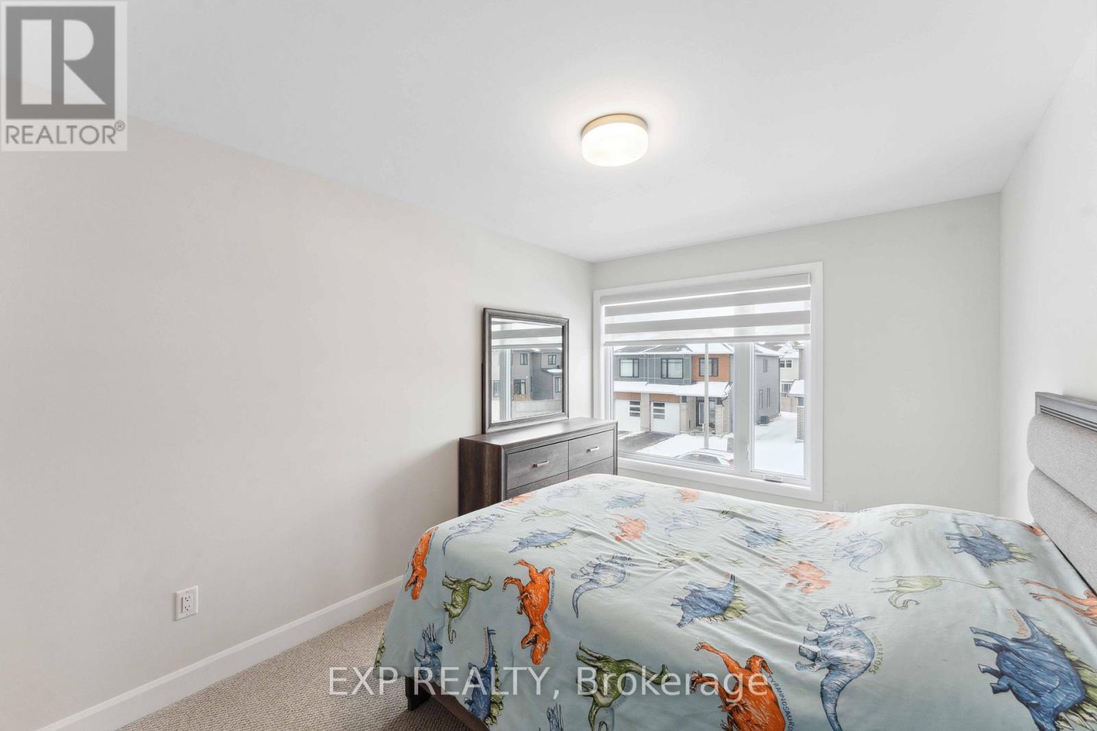 934 Clarkia Street, Ottawa, Ontario  K1T 0Y1 - Photo 5 - X13142556