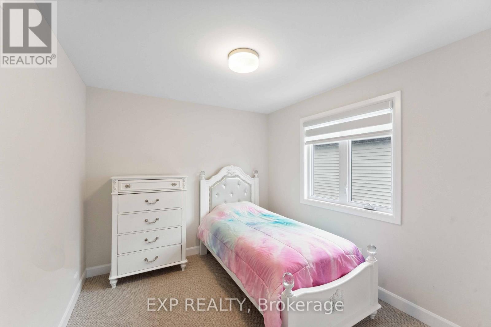 934 Clarkia Street, Ottawa, Ontario  K1T 0Y1 - Photo 9 - X13142556