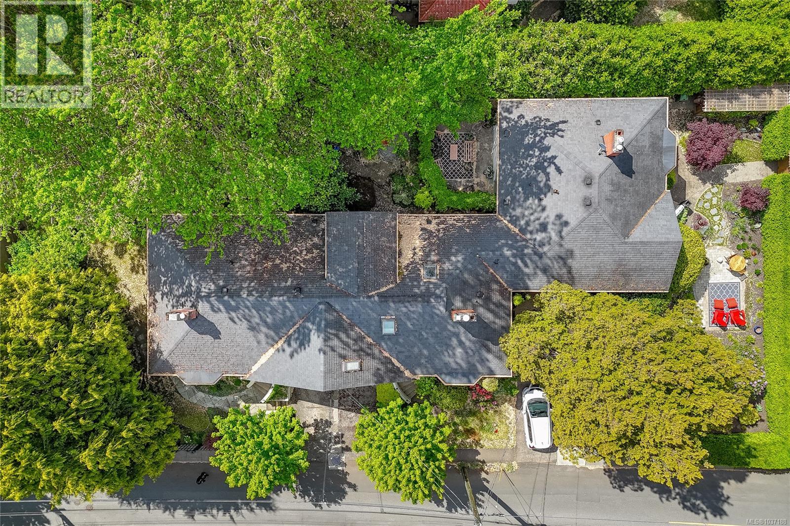 812 Langham Crt, Victoria, British Columbia  V8V 4J2 - Photo 38 - 1037188