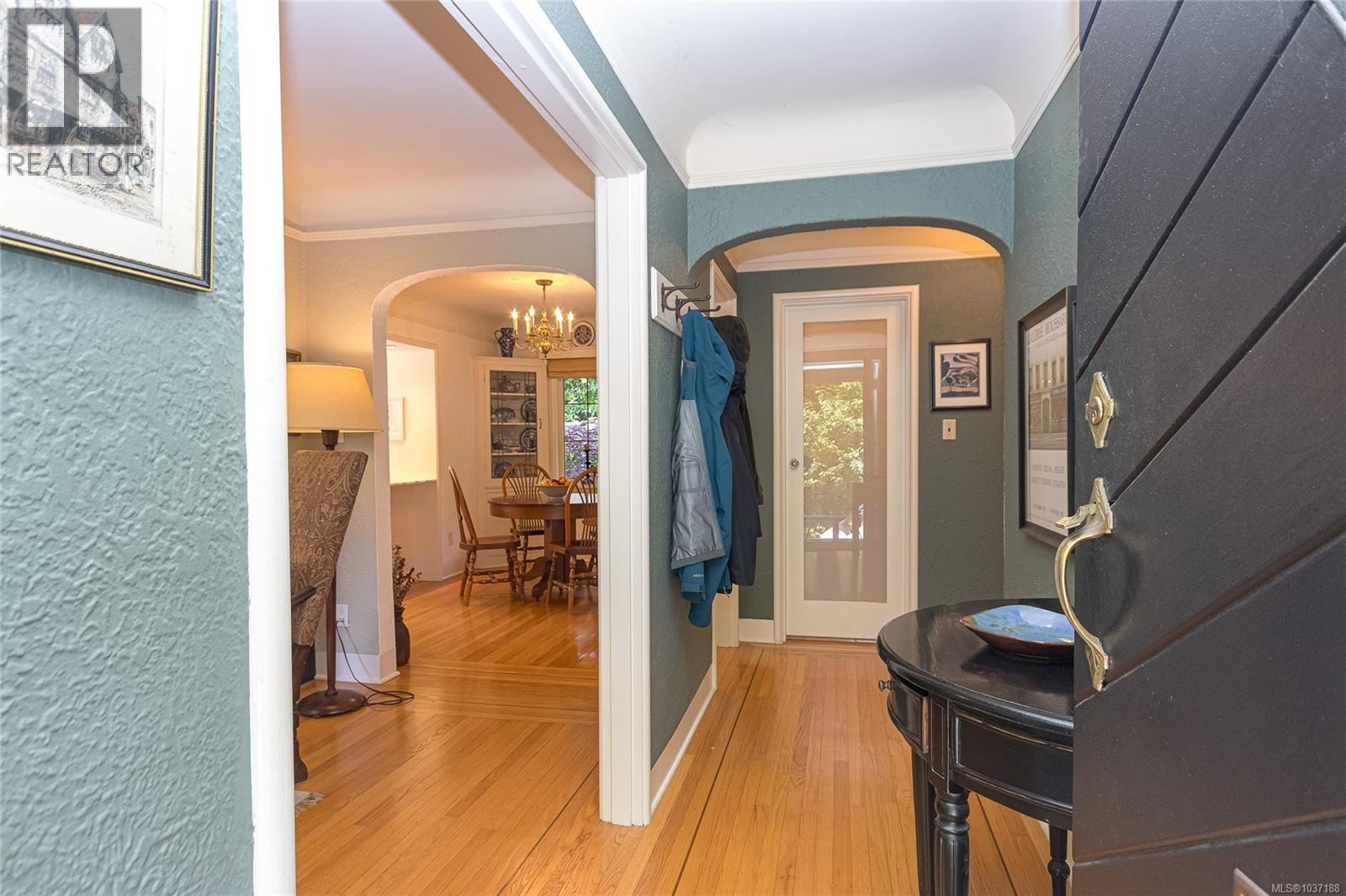 812 Langham Crt, Victoria, British Columbia  V8V 4J2 - Photo 5 - 1037188