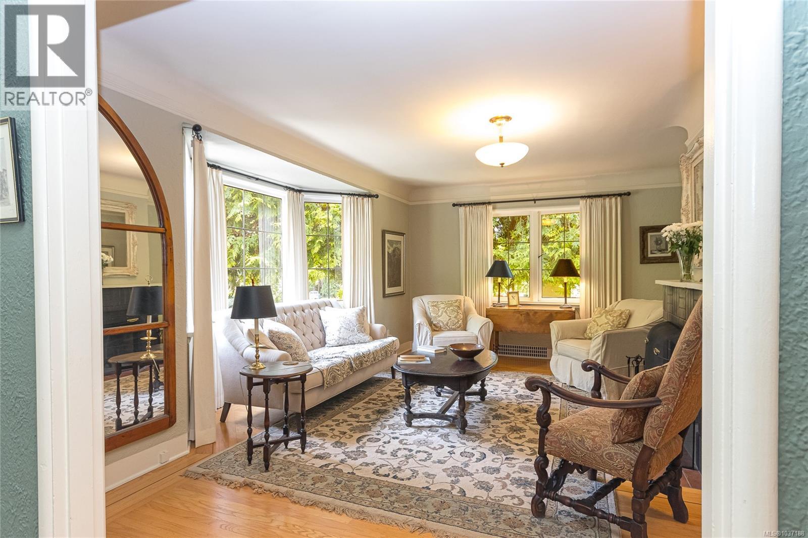 812 Langham Crt, Victoria, British Columbia  V8V 4J2 - Photo 6 - 1037188