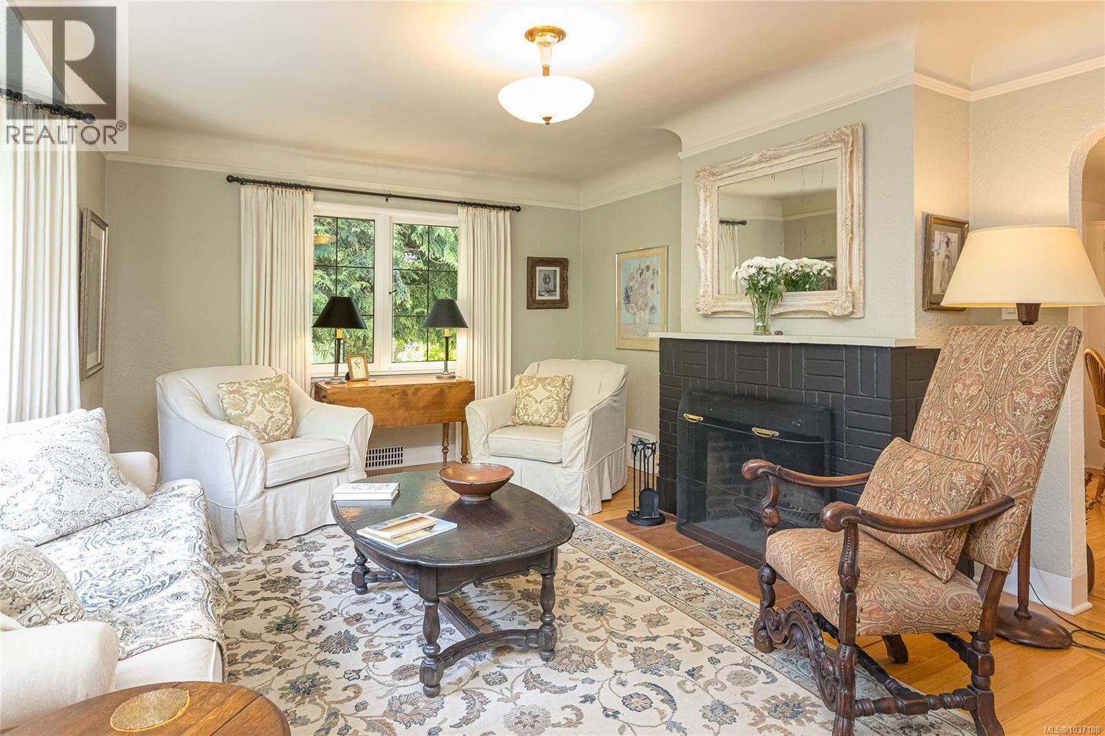 812 Langham Crt, Victoria, British Columbia  V8V 4J2 - Photo 8 - 1037188